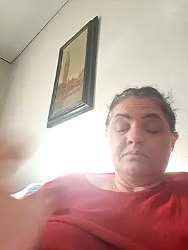 Snapshot of Sony28v chatting on 05-02-26, 05:56 Sony28v online show from 05-02-26, 05:56