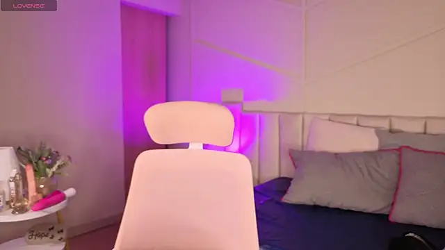 Eyes moon  online show from 02-21-26, 02:24