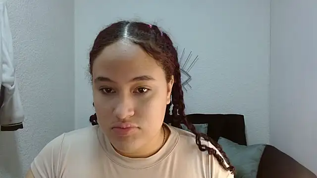 Snapshot of leilanewgirl chatting on 02-12-26, 12:27 leilanewgirl online show from 02-12-26, 12:27