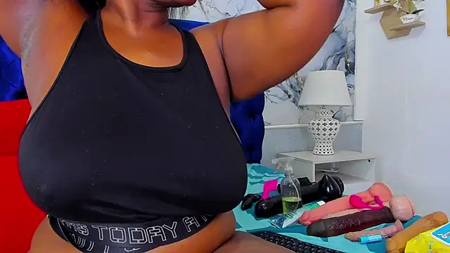 Snapshot of EBONY_SWEEET_ chatting on 05-14-26, 02:30 EBONY SWEEET online show from 05-14-26, 02:30