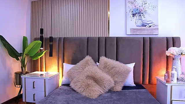 SaraLugo online show from 03-24-26, 07:47