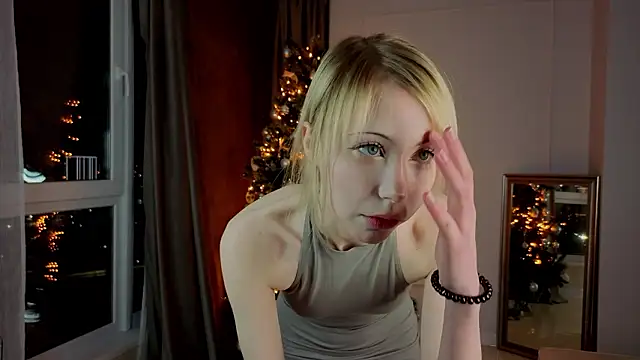 Snapshot of UWU_flower chatting on 02-13-26, 02:28 UWU flower online show from 02-13-26, 02:28