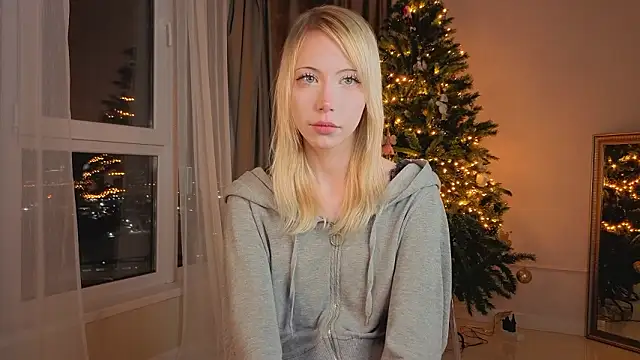 Snapshot of UWU_flower chatting on 02-17-26, 01:41 UWU flower online show from 02-17-26, 01:41