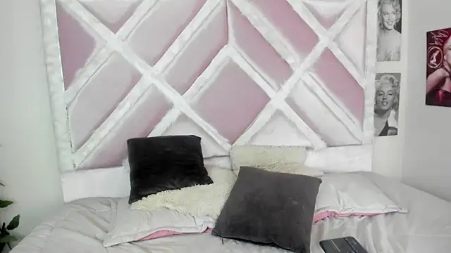 Snapshot of luxx_11 chatting on 04-29-26, 05:30 luxx 11 online show from 04-29-26, 05:30