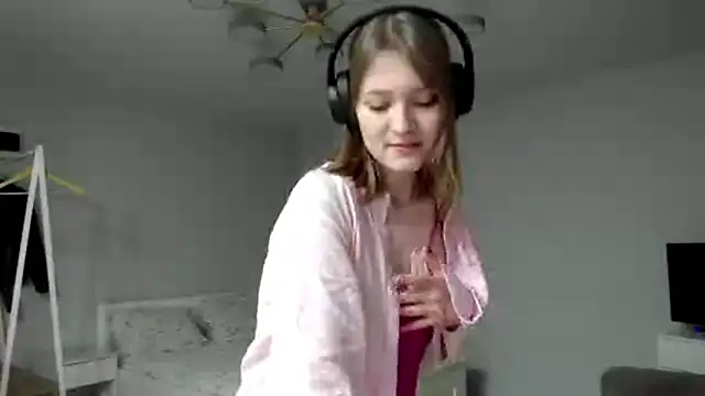 Snapshot of Mirrrra1 chatting on 02-11-26, 09:47 Mirrrra1 online show from 02-11-26, 09:47