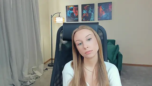 Snapshot of CarmenLipkin chatting on 02-17-26, 10:34 CarmenLipkin online show from 02-17-26, 10:34