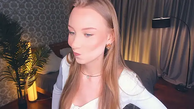 Snapshot of CarmenLipkin chatting on 03-01-26, 02:50 CarmenLipkin online show from 03-01-26, 02:50