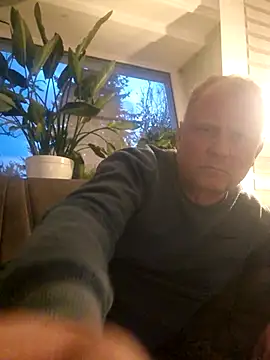 Snapshot of Demik71 chatting on 04-05-26, 06:14 Demik71 online show from 04-05-26, 06:14