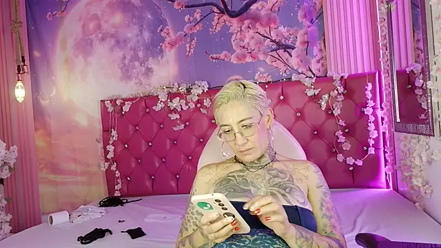 Everlyn sexx online show from 04-18-26, 07:07