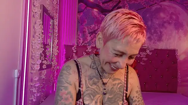 Everlyn sexx online show from 02-16-26, 11:53