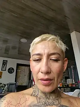 Everlyn sexx online show from 05-28-26, 04:02