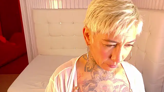 Everlyn sexx online show from 03-31-26, 01:35