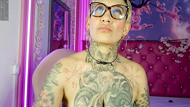 Everlyn sexx online show from 05-17-26, 01:55