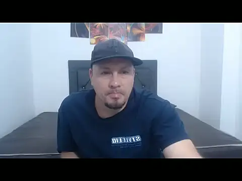 Snapshot of thomax10 chatting on 02-20-26, 07:05 thomax10 online show from 02-20-26, 07:05