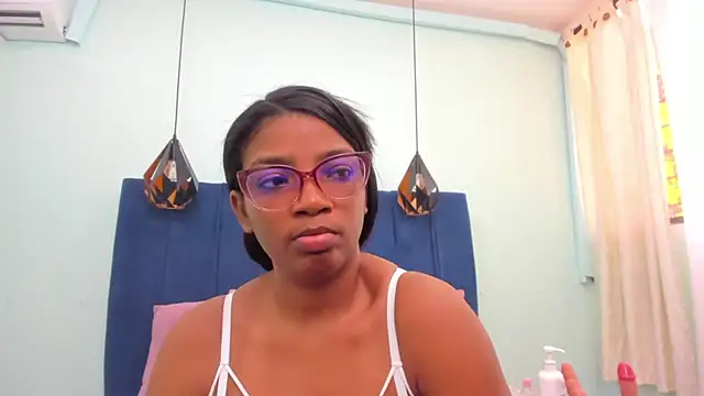 Snapshot of Sexy_ebony_1 chatting on 07-19-26, 12:24 Sexy ebony 1 online show from 07-19-26, 12:24