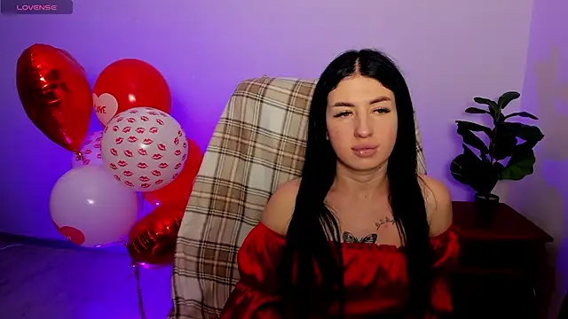 Snapshot of milanasky5 chatting on 02-13-26, 04:07 milanasky5 online show from 02-13-26, 04:07