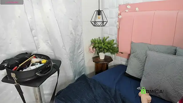  Victoria milf  online show from 04-17-26, 08:00