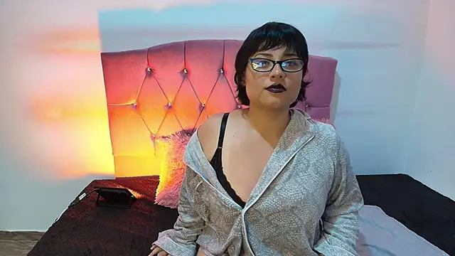 Snapshot of Angelic_17 chatting on 02-13-26, 12:43 Angelic 17 online show from 02-13-26, 12:43