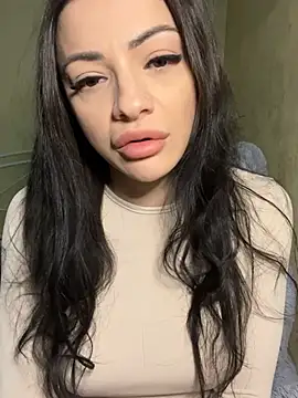 Snapshot of Layana_Ro chatting on 02-15-26, 04:17 Layana Ro online show from 02-15-26, 04:17