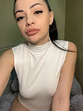 Snapshot of Layana_Ro chatting on 02-18-26, 05:53 Layana Ro online show from 02-18-26, 05:53