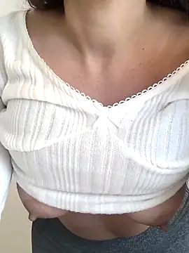 Snapshot of anitamadrid chatting on 02-14-26, 10:48 anitamadrid online show from 02-14-26, 10:48