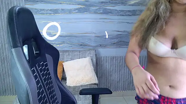 Snapshot of Sophie19__ chatting on 05-03-26, 11:26 Sophie19 online show from 05-03-26, 11:26