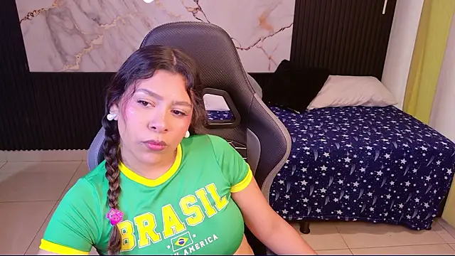 Snapshot of Sophie19__ chatting on 03-13-26, 11:37 Sophie19 online show from 03-13-26, 11:37