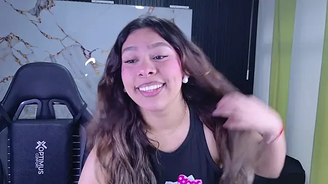 Snapshot of Sophie19__ chatting on 03-21-26, 11:36 Sophie19 online show from 03-21-26, 11:36