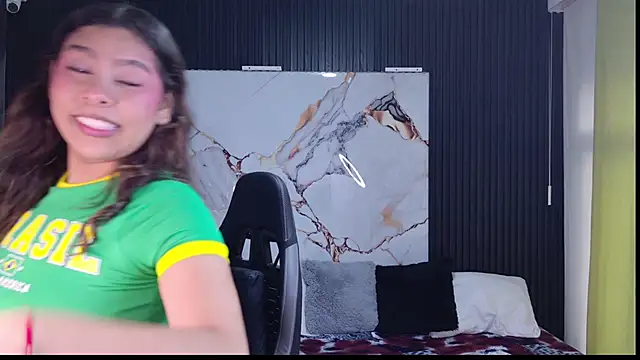 Snapshot of Sophie19__ chatting on 04-06-26, 11:55 Sophie19 online show from 04-06-26, 11:55