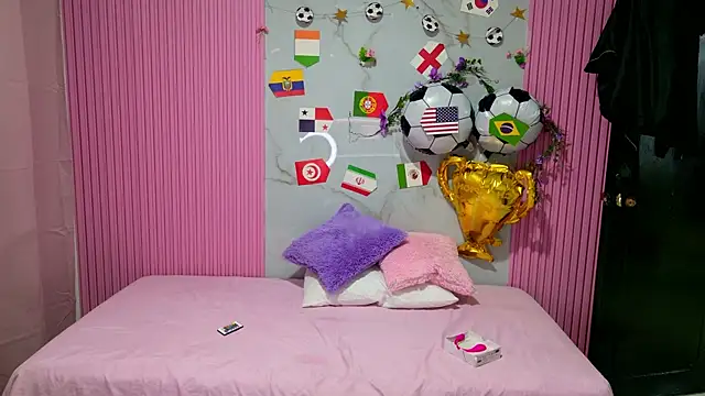 Snapshot of Sophie19__ chatting on 07-02-26, 07:03 Sophie19 online show from 07-02-26, 07:03