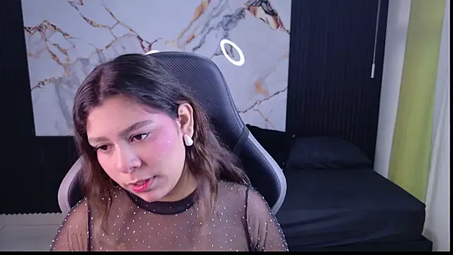 Snapshot of Sophie19__ chatting on 04-01-26, 11:33 Sophie19 online show from 04-01-26, 11:33