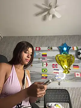 Snapshot of Sophie19__ chatting on 06-21-26, 09:15 Sophie19 online show from 06-21-26, 09:15