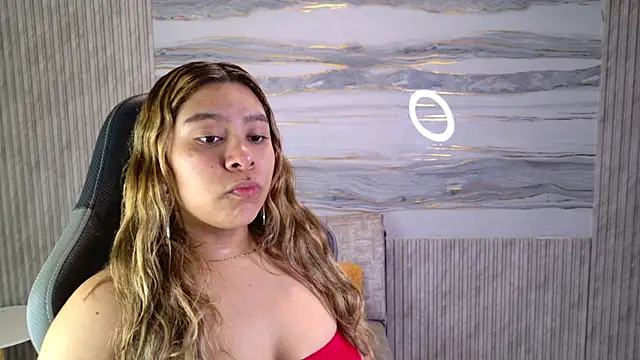Snapshot of Sophie19__ chatting on 05-19-26, 12:12 Sophie19 online show from 05-19-26, 12:12