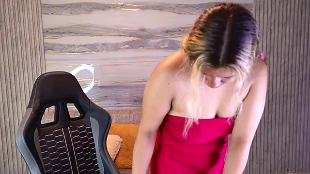 Snapshot of Sophie19__ chatting on 05-10-26, 12:42 Sophie19 online show from 05-10-26, 12:42