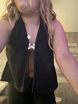 Snapshot of Sophie19__ chatting on 06-06-26, 02:33 Sophie19 online show from 06-06-26, 02:33