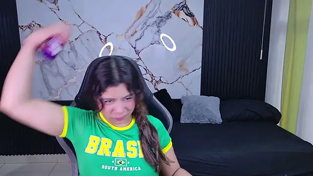 Snapshot of Sophie19__ chatting on 03-20-26, 11:44 Sophie19 online show from 03-20-26, 11:44