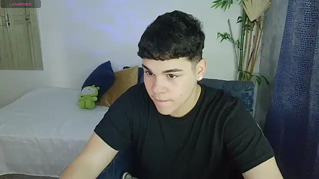 Snapshot of eithan_jonnes chatting on 02-10-26, 08:41 eithan jonnes online show from 02-10-26, 08:41