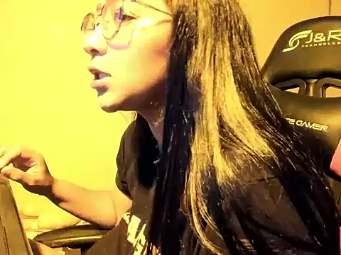 Snapshot of QueenNyxx chatting on 03-04-26, 06:04 QueenNyxx online show from 03-04-26, 06:04