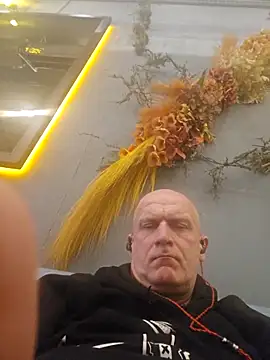 Snapshot of sk8brd_snwbrd_no_snitch chatting on 02-17-26, 12:57 sk8brd snwbrd no snitch online show from 02-17-26, 12:57