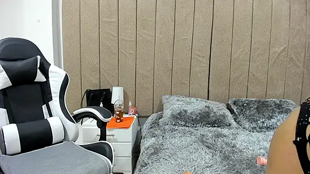 Snapshot of valery_slim18 chatting on 02-15-26, 11:58 valery slim18 online show from 02-15-26, 11:58