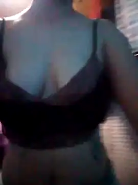 Snapshot of Luna33- chatting on 02-28-26, 03:39 Luna33- online show from 02-28-26, 03:39