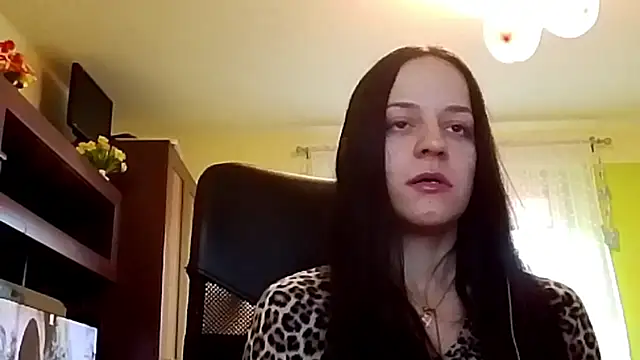 Snapshot of AlinaHoney chatting on 02-11-26, 03:34 AlinaHoney online show from 02-11-26, 03:34
