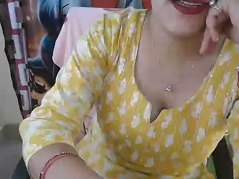 Snapshot of _chitranshi chatting on 05-28-26, 05:15 chitranshi online show from 05-28-26, 05:15