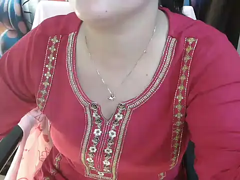 Snapshot of _chitranshi chatting on 04-28-26, 05:56 chitranshi online show from 04-28-26, 05:56