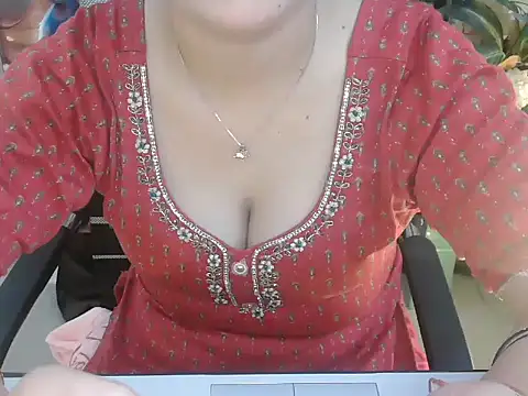 Snapshot of _chitranshi chatting on 05-12-26, 05:59 chitranshi online show from 05-12-26, 05:59