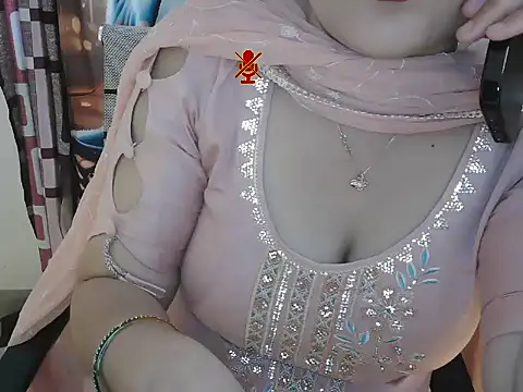 Snapshot of _chitranshi chatting on 05-07-26, 05:22 chitranshi online show from 05-07-26, 05:22