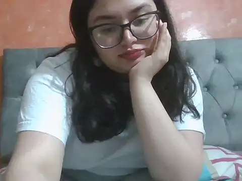 Snapshot of DearestKittyKat chatting on 02-17-26, 04:59 DearestKittyKat online show from 02-17-26, 04:59