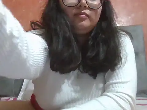 Snapshot of DearestKittyKat chatting on 02-27-26, 06:35 DearestKittyKat online show from 02-27-26, 06:35