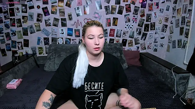 Snapshot of x_Ulya1cutex chatting on 05-15-26, 03:32 x Ulya1cutex online show from 05-15-26, 03:32