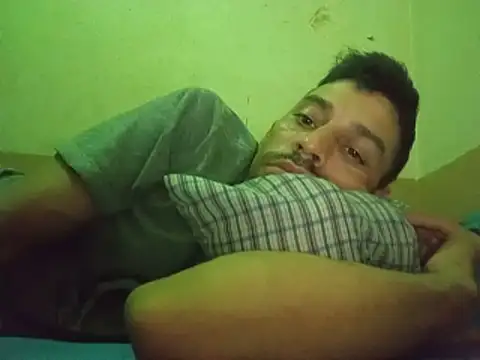 Snapshot of segnini21 chatting on 05-19-26, 02:40 segnini21 online show from 05-19-26, 02:40